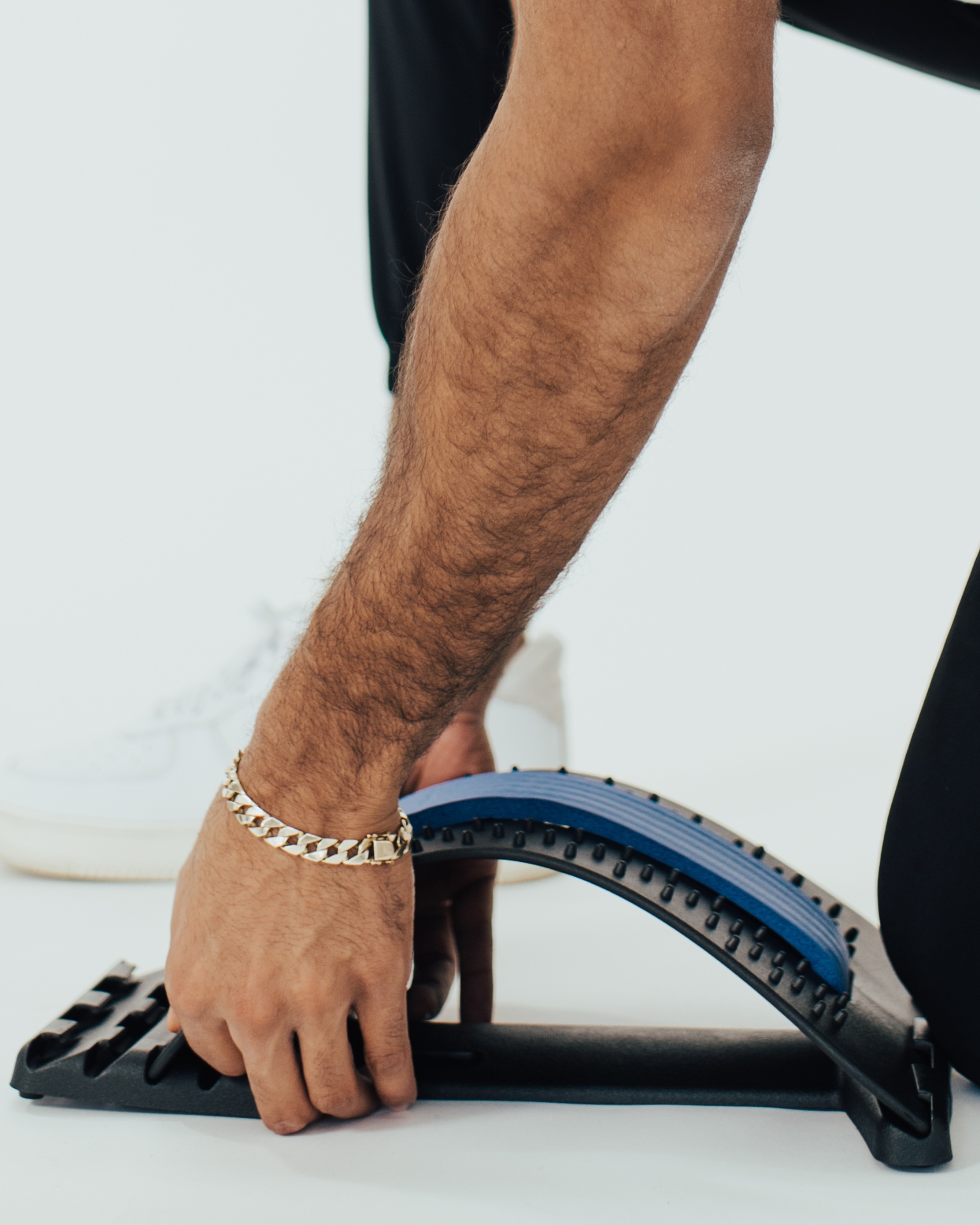 Close-up of the iGel Back Stretcher arch and acupressure nodes
